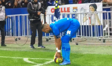 德甲战报：小贝林染红，赫勒救主，弗赖堡1-1十人多特蒙德（德甲赛况：小贝林被罚下，赫勒建功救主，十人多特1-1弗赖堡）