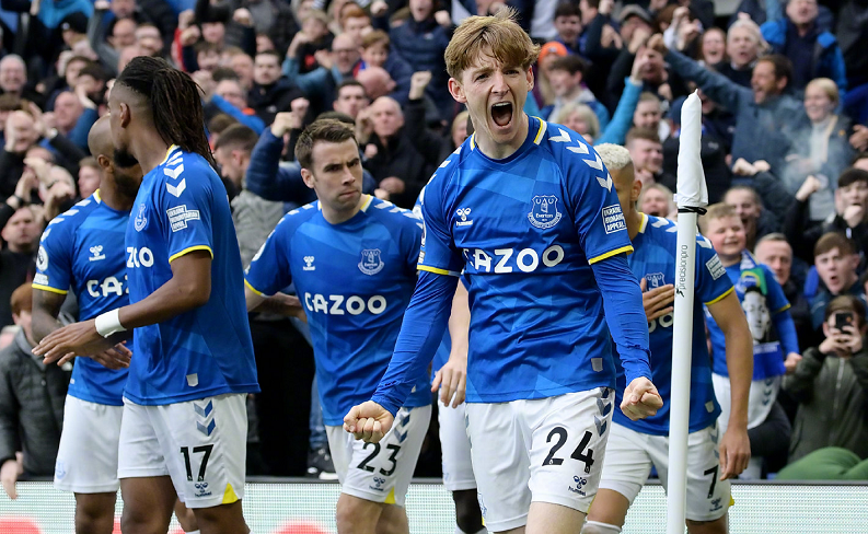 欧文突破防守造成杀伤，制造罚球（欧文突破造犯规，站上罚球线）