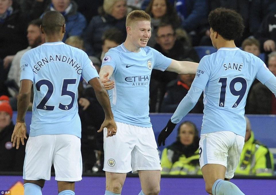 梅西出席梅西杯开幕活动，并与现场小球员们互动（梅西亮相梅西杯开幕式，与现场小球员亲切互动）