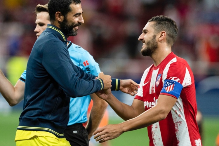 欧文突破防守连续得分（欧文强突防线连取分）